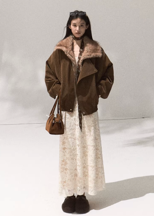 OAKMOO fur collar jacket, cropped winter coat women, warm wool short jacket, thick lapel outerwear, faux fur collar coat, autumn winter fashion 2025, Korean style cropped jacket, minimalist winter outerwear, OAKMOO AW collection, cozy short jacket women