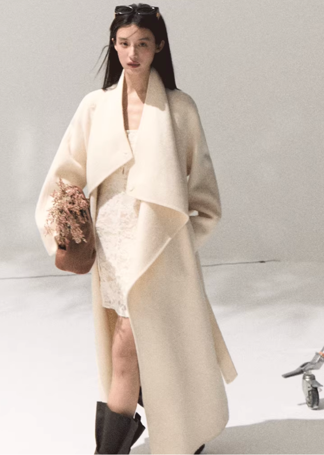 OAKMOO lace mini dress, square neck slim dress, bodycon lace dress women, long sleeve lace top dress, elegant autumn dress 2025, chic Korean lace dress, winter fitted dress women, OAKMOO AW collection, lace cocktail dress, minimalist fashion outfit