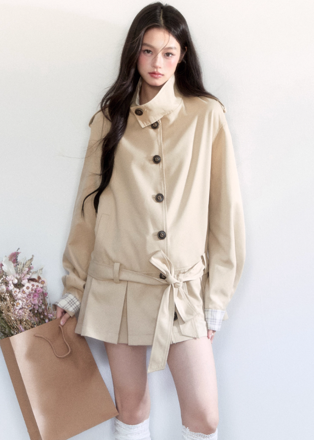 Fragileheart trench coat, short belted coat, luxury Korean fashion, beige autumn jacket, quiet luxury outerwear, pastel noir aesthetic, early fall outfit, elegant short trench, K-fashion 2025, minimalist feminine coat, tie-up waist jacket, sophisticated Korean fashion, modern beige outerwear, chic autumn coat

