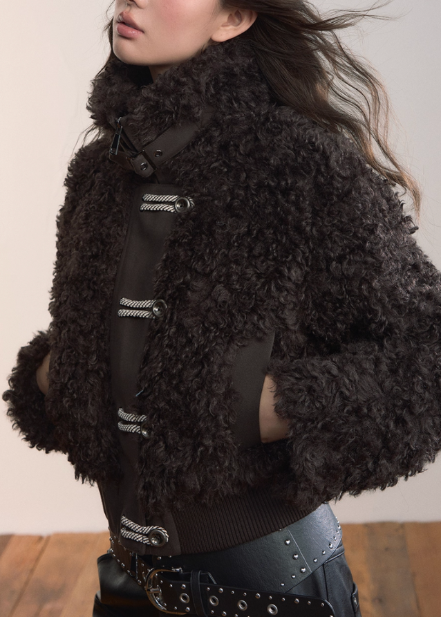 VIAPITTI fur jacket, heavyweight shearling coat, black turtleneck jacket, luxury streetwear women, edgy Korean fashion, winter warm outerwear, short fur coat, urban street couture, metal buckle jacket, black shearling top, K-fashion 2025, modern streetwear, bold feminine jacket, designer winter outfit
