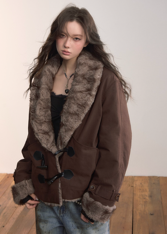VIAPITTI reversible fur coat, eco fur winter jacket, horn buckle coat, heavy industry streetwear, autumn winter warm jacket, edgy Korean fashion, two-way shearling coat, luxury street outerwear, industrial street style, reversible women’s coat, plush fur jacket, K-fashion 2025, warm street utility coat, modern urban outerwear

