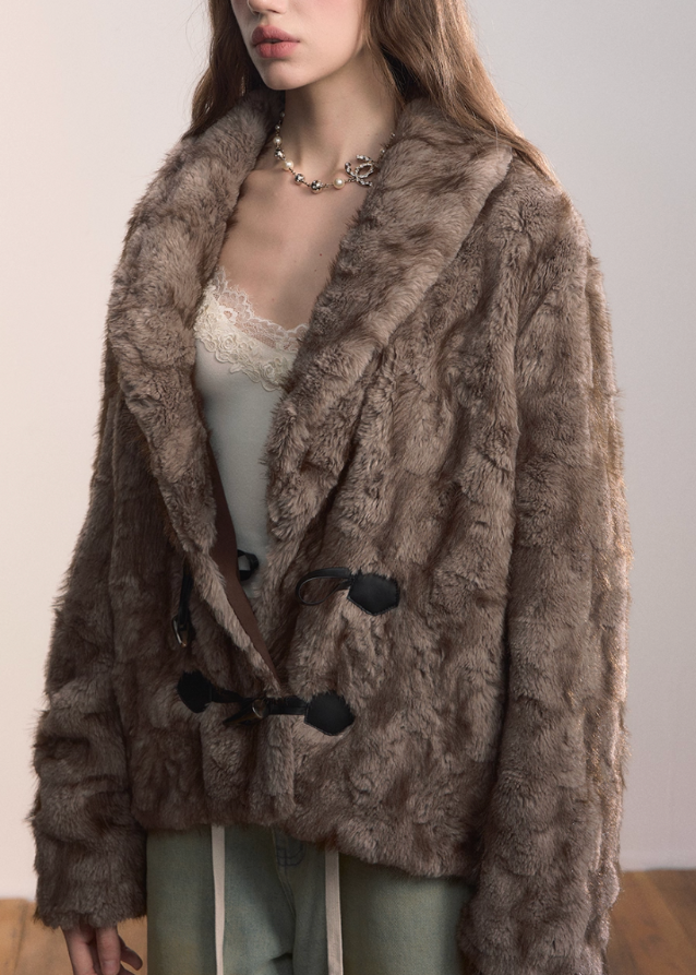 VIAPITTI reversible fur coat, eco fur winter jacket, horn buckle coat, heavy industry streetwear, autumn winter warm jacket, edgy Korean fashion, two-way shearling coat, luxury street outerwear, industrial street style, reversible women’s coat, plush fur jacket, K-fashion 2025, warm street utility coat, modern urban outerwear
