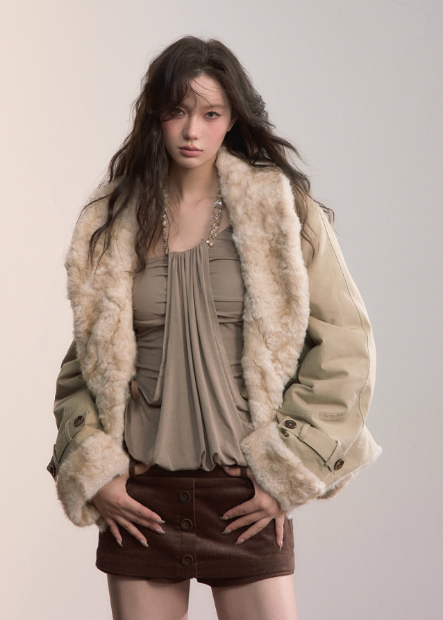 VIAPITTI reversible fur coat, eco fur winter jacket, horn buckle coat, heavy industry streetwear, autumn winter warm jacket, edgy Korean fashion, two-way shearling coat, luxury street outerwear, industrial street style, reversible women’s coat, plush fur jacket, K-fashion 2025, warm street utility coat, modern urban outerwear
