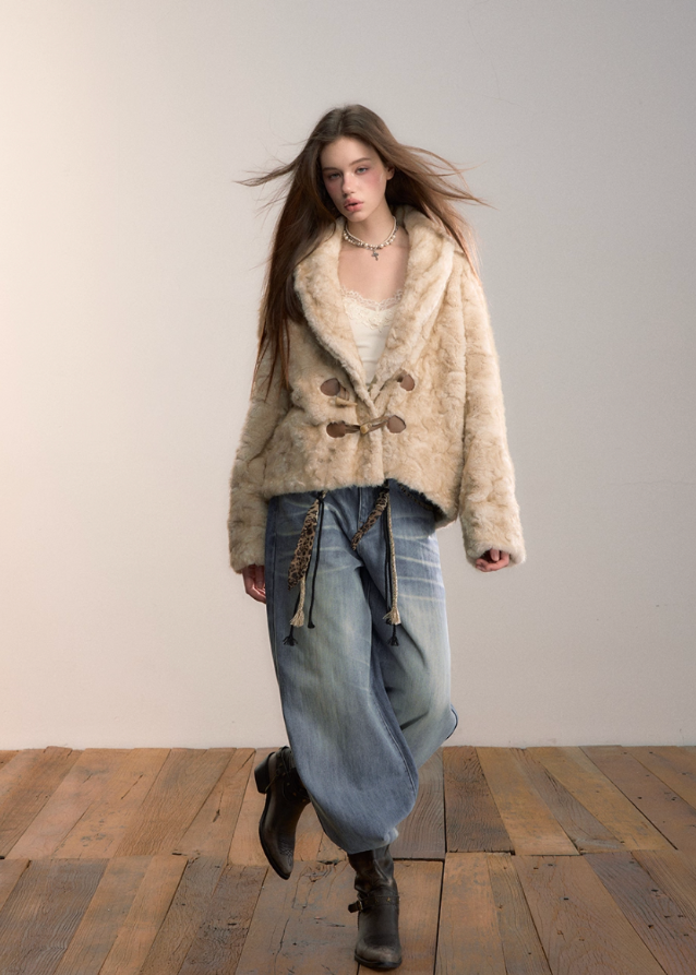 VIAPITTI reversible fur coat, eco fur winter jacket, horn buckle coat, heavy industry streetwear, autumn winter warm jacket, edgy Korean fashion, two-way shearling coat, luxury street outerwear, industrial street style, reversible women’s coat, plush fur jacket, K-fashion 2025, warm street utility coat, modern urban outerwear
