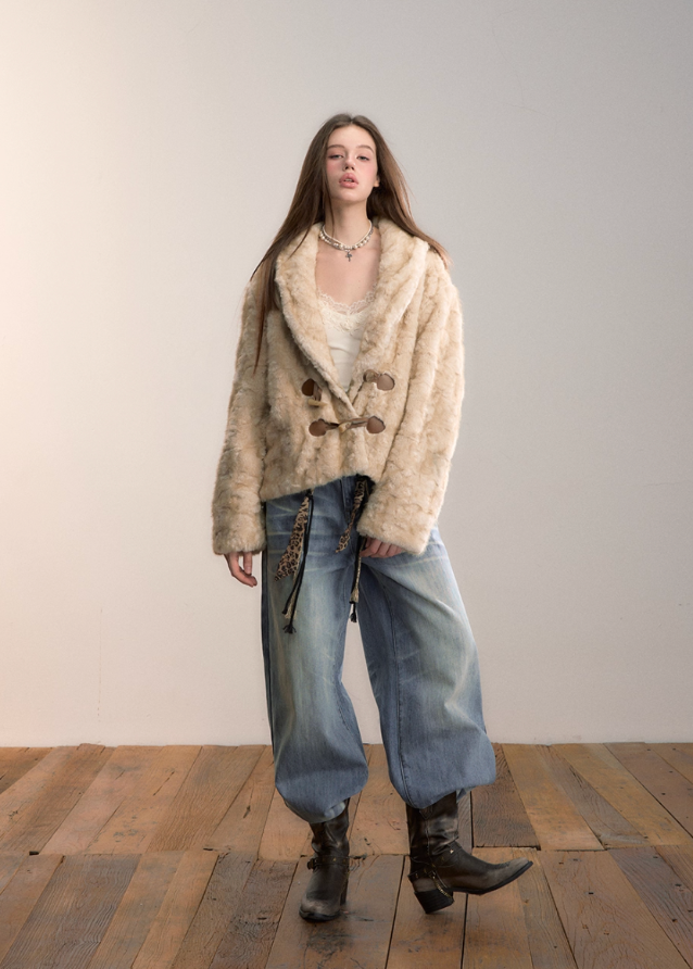 VIAPITTI reversible fur coat, eco fur winter jacket, horn buckle coat, heavy industry streetwear, autumn winter warm jacket, edgy Korean fashion, two-way shearling coat, luxury street outerwear, industrial street style, reversible women’s coat, plush fur jacket, K-fashion 2025, warm street utility coat, modern urban outerwear
