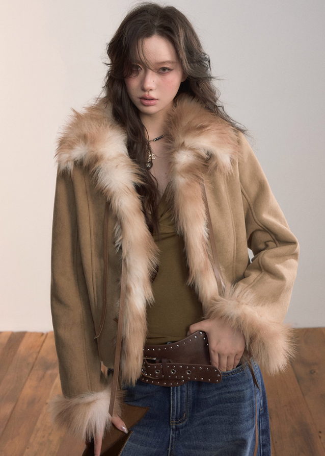 VIAPITTI fur jacket, faux fur shearling coat, heavy winter streetwear, big fur collar jacket, edgy Korean fashion, autumn winter warm coat, industrial street style, rugged faux fur jacket, luxury streetwear women, oversized fur collar coat, K-fashion 2025, warm shearling outerwear, urban grunge jacket, integrated fur winter coat
