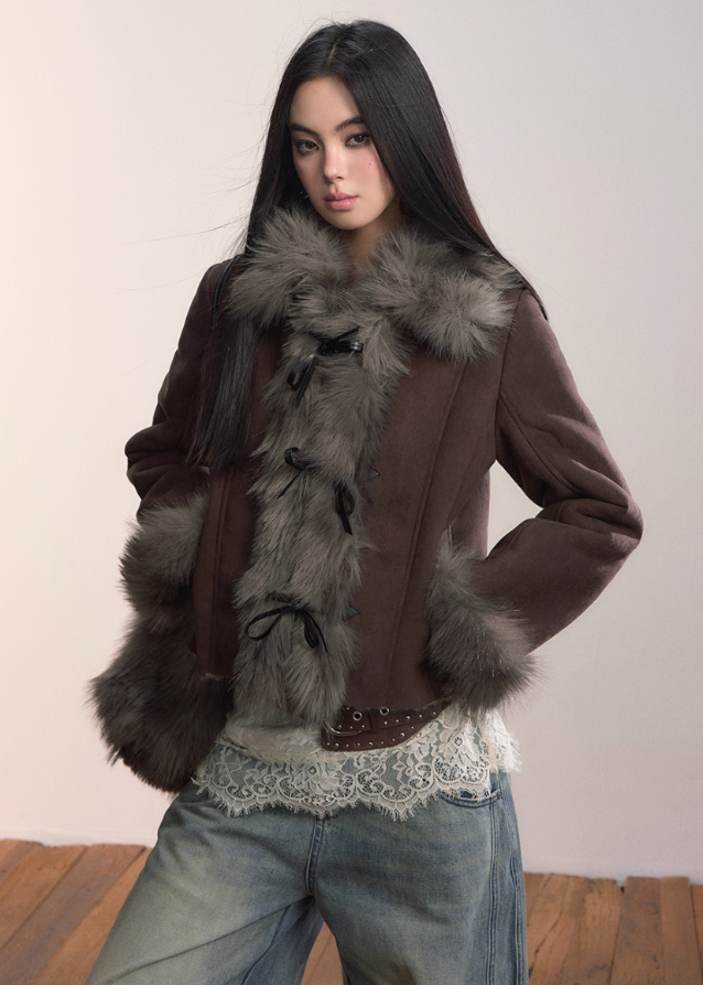 VIAPITTI fur jacket, faux fur shearling coat, heavy winter streetwear, big fur collar jacket, edgy Korean fashion, autumn winter warm coat, industrial street style, rugged faux fur jacket, luxury streetwear women, oversized fur collar coat, K-fashion 2025, warm shearling outerwear, urban grunge jacket, integrated fur winter coat

