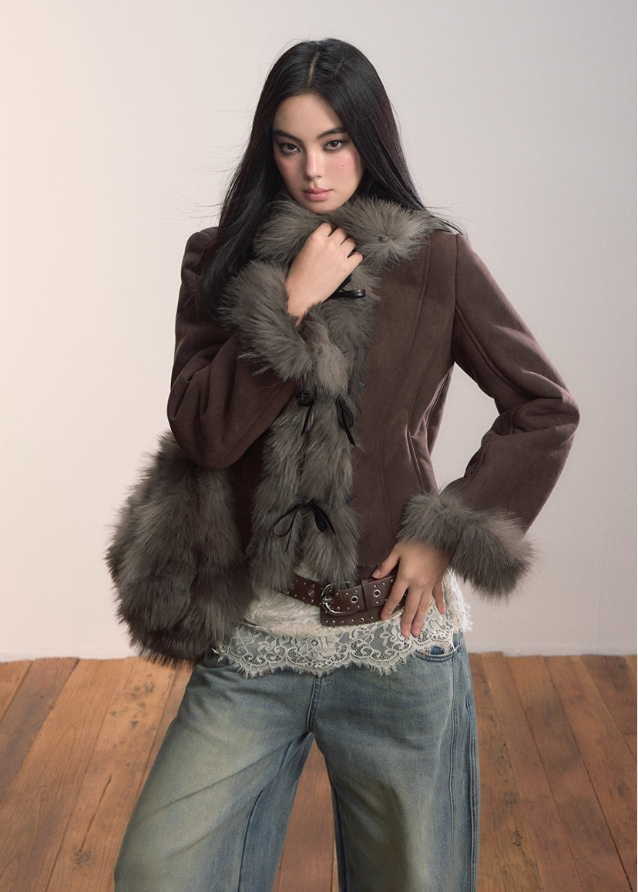 VIAPITTI fur jacket, faux fur shearling coat, heavy winter streetwear, big fur collar jacket, edgy Korean fashion, autumn winter warm coat, industrial street style, rugged faux fur jacket, luxury streetwear women, oversized fur collar coat, K-fashion 2025, warm shearling outerwear, urban grunge jacket, integrated fur winter coat

