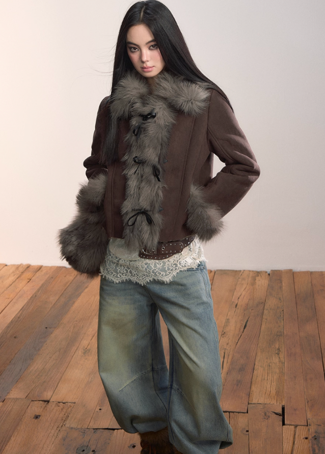 VIAPITTI fur jacket, faux fur shearling coat, heavy winter streetwear, big fur collar jacket, edgy Korean fashion, autumn winter warm coat, industrial street style, rugged faux fur jacket, luxury streetwear women, oversized fur collar coat, K-fashion 2025, warm shearling outerwear, urban grunge jacket, integrated fur winter coat
