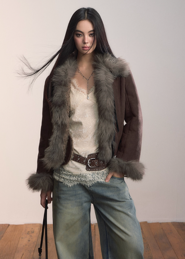 VIAPITTI fur jacket, faux fur shearling coat, heavy winter streetwear, big fur collar jacket, edgy Korean fashion, autumn winter warm coat, industrial street style, rugged faux fur jacket, luxury streetwear women, oversized fur collar coat, K-fashion 2025, warm shearling outerwear, urban grunge jacket, integrated fur winter coat

