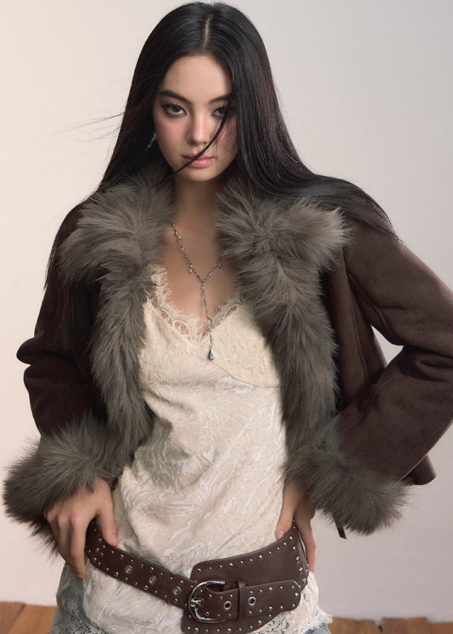 VIAPITTI fur jacket, faux fur shearling coat, heavy winter streetwear, big fur collar jacket, edgy Korean fashion, autumn winter warm coat, industrial street style, rugged faux fur jacket, luxury streetwear women, oversized fur collar coat, K-fashion 2025, warm shearling outerwear, urban grunge jacket, integrated fur winter coat
