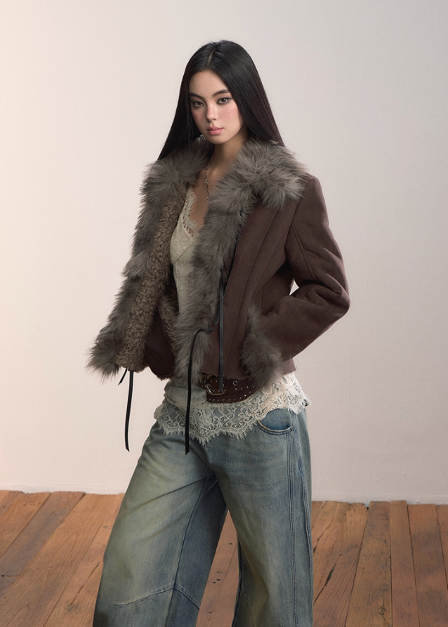 VIAPITTI fur jacket, faux fur shearling coat, heavy winter streetwear, big fur collar jacket, edgy Korean fashion, autumn winter warm coat, industrial street style, rugged faux fur jacket, luxury streetwear women, oversized fur collar coat, K-fashion 2025, warm shearling outerwear, urban grunge jacket, integrated fur winter coat
