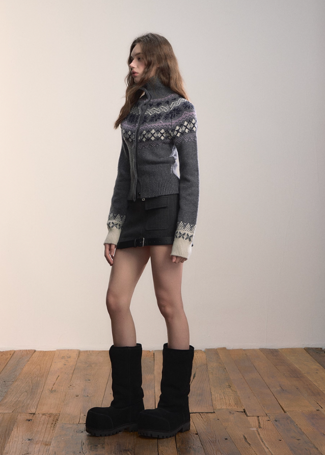 VIAPITTI turtleneck knit jacket, Fair Isle zip cardigan, heavy wool winter sweater, edgy Korean fashion, autumn winter knitwear, Nordic pattern turtleneck, industrial street style, warm wool jacket women, K-fashion 2025, thick knit cardigan, winter streetwear outfit, patterned zip sweater, urban cold-season clothing
