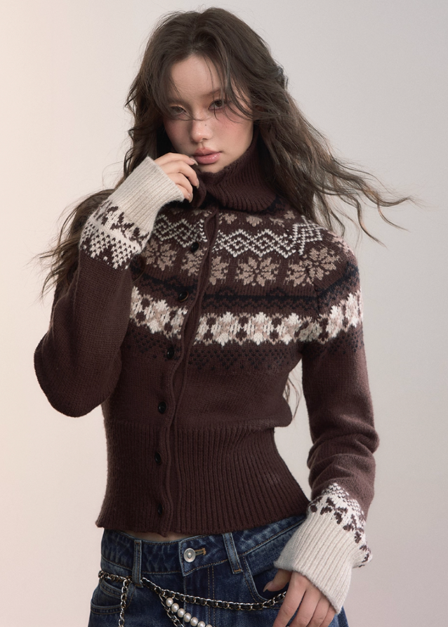 VIAPITTI turtleneck knit jacket, Fair Isle zip cardigan, heavy wool winter sweater, edgy Korean fashion, autumn winter knitwear, Nordic pattern turtleneck, industrial street style, warm wool jacket women, K-fashion 2025, thick knit cardigan, winter streetwear outfit, patterned zip sweater, urban cold-season clothing
