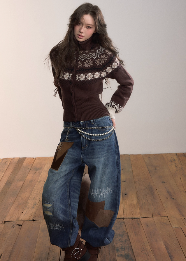 VIAPITTI turtleneck knit jacket, Fair Isle zip cardigan, heavy wool winter sweater, edgy Korean fashion, autumn winter knitwear, Nordic pattern turtleneck, industrial street style, warm wool jacket women, K-fashion 2025, thick knit cardigan, winter streetwear outfit, patterned zip sweater, urban cold-season clothing
