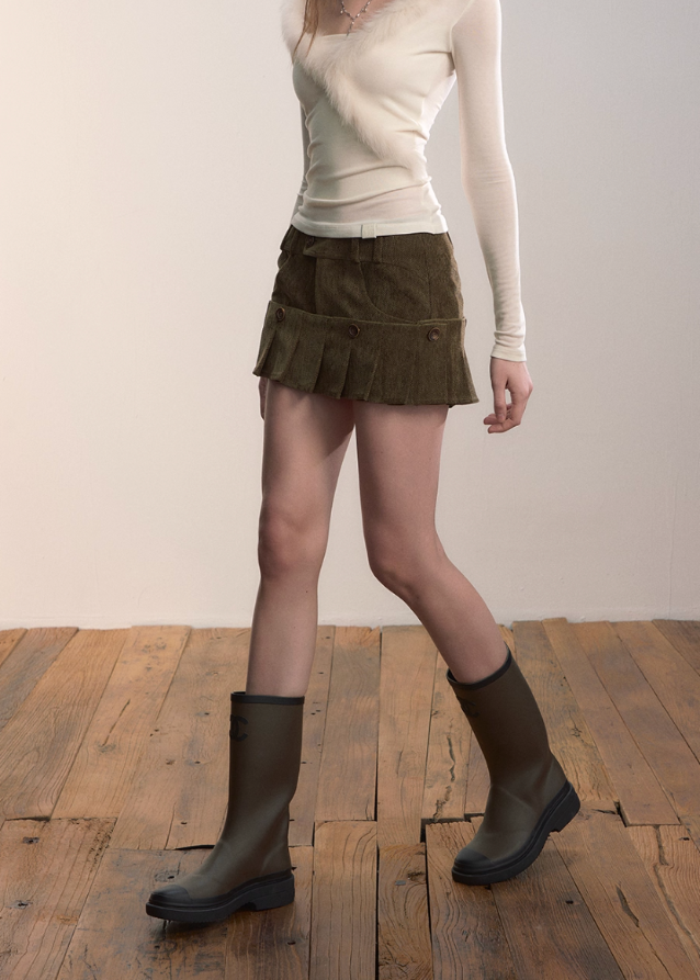 VIAPITTI detachable skirt, two-in-one mini shorts, edgy Korean fashion, luxury streetwear women, autumn winter outfit, street couture skirt, retro utility bottoms, minimalist street fashion, modern K-fashion 2025, dual layer mini skirt, urban feminine outfit, detachable streetwear, edgy chic Korean style
