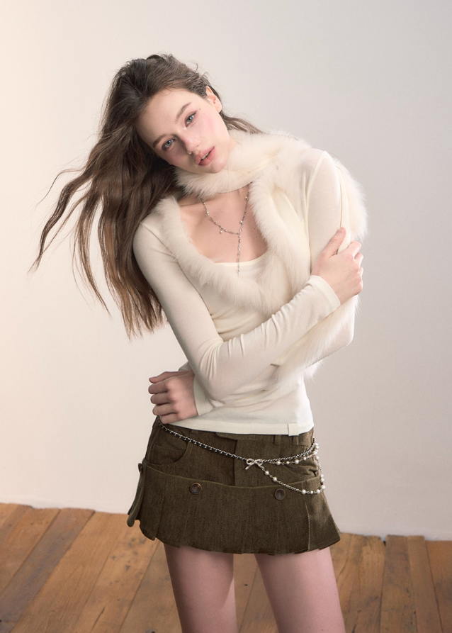 VIAPITTI detachable skirt, two-in-one mini shorts, edgy Korean fashion, luxury streetwear women, autumn winter outfit, street couture skirt, retro utility bottoms, minimalist street fashion, modern K-fashion 2025, dual layer mini skirt, urban feminine outfit, detachable streetwear, edgy chic Korean style
