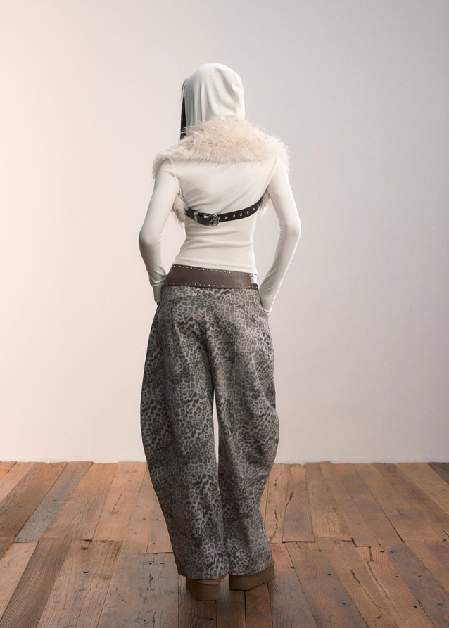 VIAPITTI leopard jeans, wide leg denim pants, edgy Korean fashion, streetwear women’s jeans, loose casual trousers, fall winter street style, muted leopard print pants, oversized denim outfit, K-fashion 2025, urban grunge fashion, versatile wide jeans, street chic trousers, modern edgy womenswear
