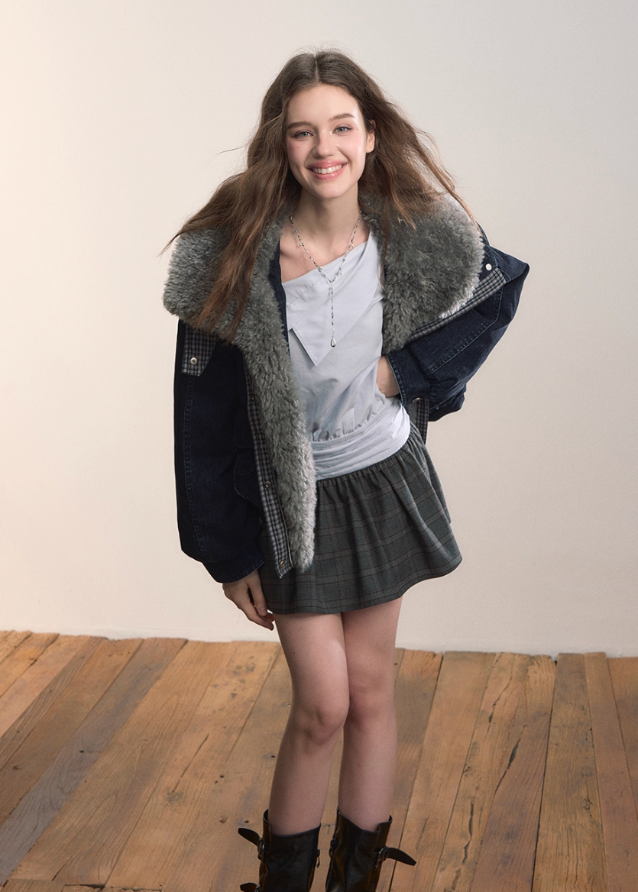 VIAPITTI down jacket, fur collar denim coat, heavy workwear jacket, luxury streetwear women, autumn winter warm jacket, 90 white duck down puffer, industrial street fashion, edgy Korean outerwear, velvet denim jacket, oversized fur collar coat, rugged street style, K-fashion 2025, warm winter street jacket, urban fashion outerwear
