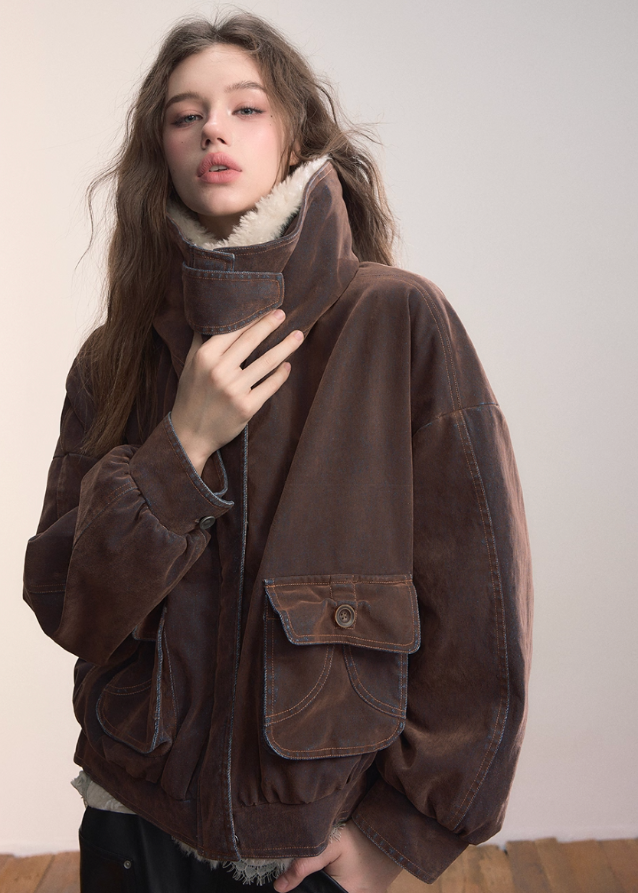 VIAPITTI down jacket, fur collar denim coat, heavy workwear jacket, luxury streetwear women, autumn winter warm jacket, 90 white duck down puffer, industrial street fashion, edgy Korean outerwear, velvet denim jacket, oversized fur collar coat, rugged street style, K-fashion 2025, warm winter street jacket, urban fashion outerwear
