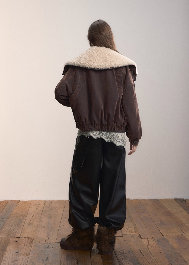 VIAPITTI down jacket, fur collar denim coat, heavy workwear jacket, luxury streetwear women, autumn winter warm jacket, 90 white duck down puffer, industrial street fashion, edgy Korean outerwear, velvet denim jacket, oversized fur collar coat, rugged street style, K-fashion 2025, warm winter street jacket, urban fashion outerwear
