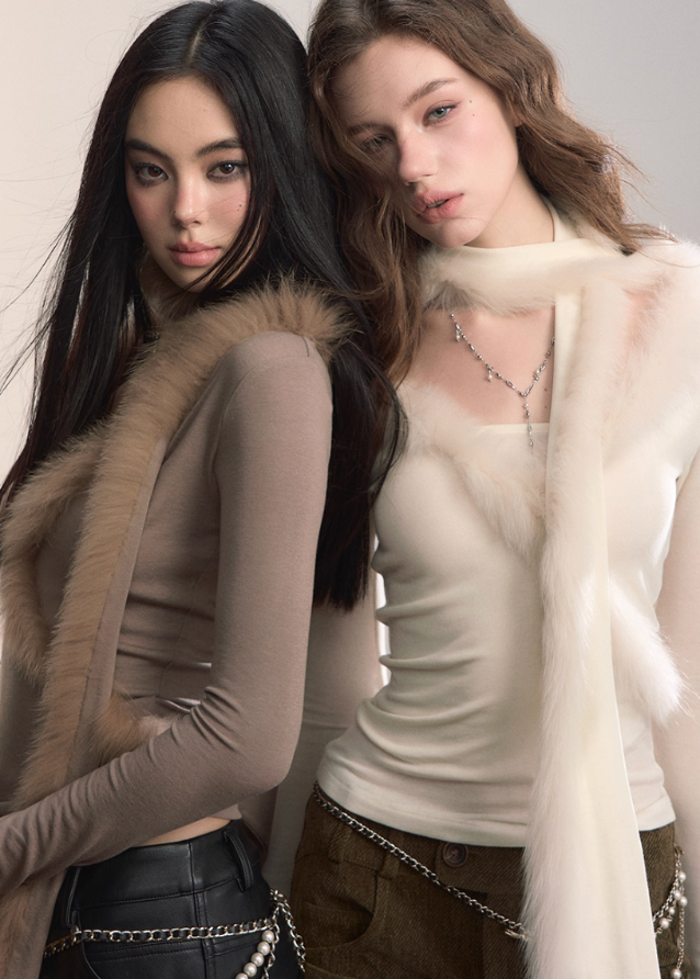 VIAPITTI fox fur knit top, fur trim sweater set, real fox fur scarf, edgy Korean fashion, autumn winter fur knitwear, slim fit sweater women, industrial luxe streetwear, spliced fur knit top, K-fashion 2025, luxury street outfit, warm fur scarf set, modern high femme street style

