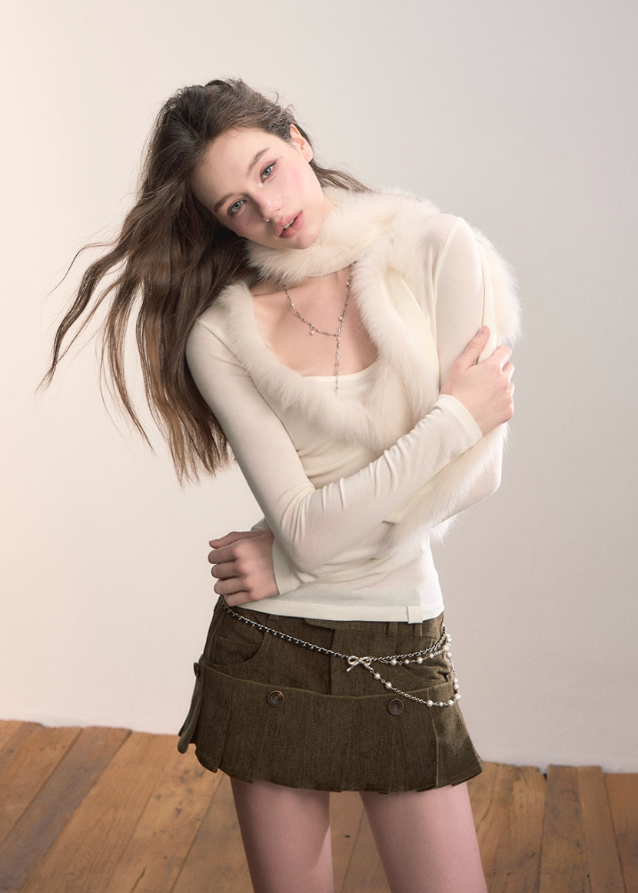 VIAPITTI fox fur knit top, fur trim sweater set, real fox fur scarf, edgy Korean fashion, autumn winter fur knitwear, slim fit sweater women, industrial luxe streetwear, spliced fur knit top, K-fashion 2025, luxury street outfit, warm fur scarf set, modern high femme street style
