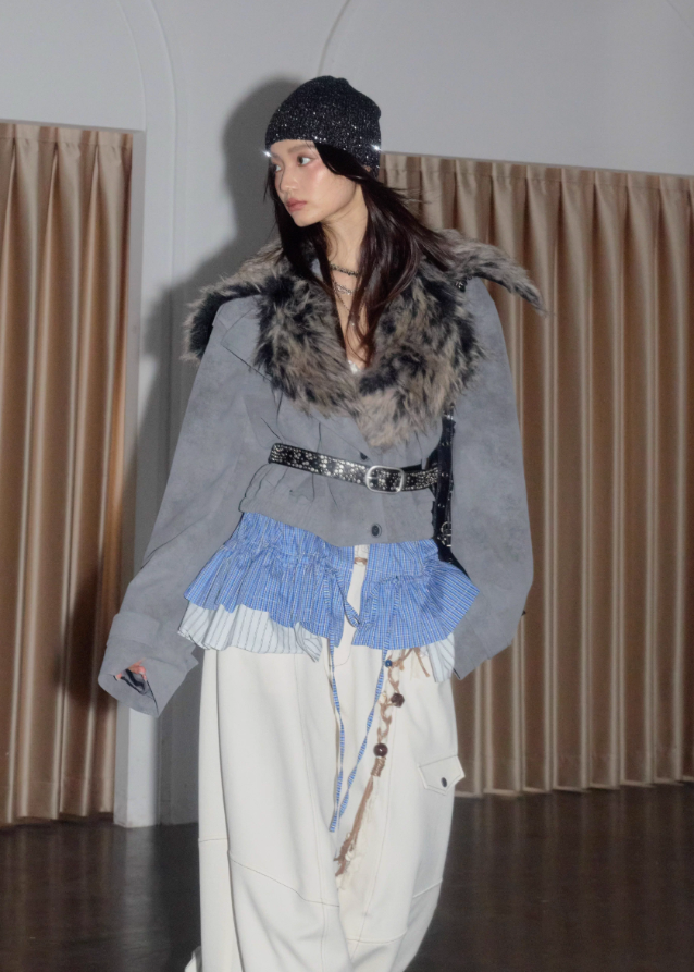 korean street jacket, faux fur collar jacket women, detachable hem jacket, hybrid layered jacket, matte grey PU leather coat, nomadic street style jacket, JNYLON outerwear, fake two piece jacket women, urban grunge fashion, deconstructed winter jacket, asymmetrical hem coat, korean edgy fashion, layered PU leather jacket, faux fur grey jacket women
