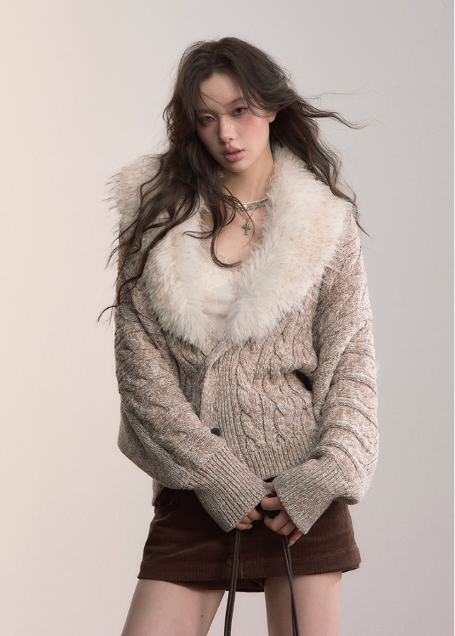 VIAPITTI fur collar knit jacket, detachable fur sweater, heavy knit bat sleeve top, edgy Korean fashion, autumn winter knitwear, thick cable knit jacket, versatile warm sweater, industrial street style, K-fashion 2025, oversized collar knit coat, textured knit outerwear, modern urban streetwear
