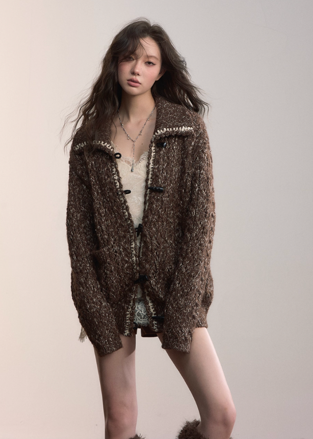 VIAPITTI knit coat, horn buckle sweater jacket, oversized winter knit, industrial streetwear women, fall winter lazy style top, heavy knit lapel coat, toggle knit jacket, rugged textured sweater, K-fashion 2025, urban street knitwear, warm loose knit coat, soft grunge knit jacket
