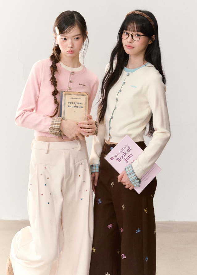 umoumo knit top, fake two piece knitwear, Korean style knit top, plaid patchwork knit sweater, contrast collar knit top, cute Korean knitwear, feminine knit top 2025, layered look sweater, preppy style knit top, soft girl fashion top, kawaii knit cardigan, Korean casual knitwear, girls contrast knit pullover
