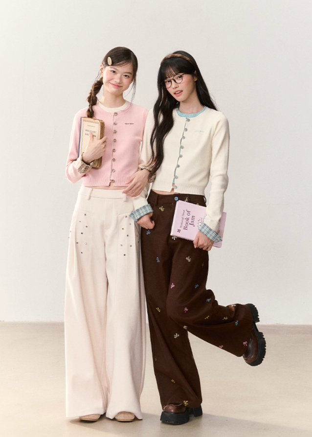 umoumo knit top, fake two piece knitwear, Korean style knit top, plaid patchwork knit sweater, contrast collar knit top, cute Korean knitwear, feminine knit top 2025, layered look sweater, preppy style knit top, soft girl fashion top, kawaii knit cardigan, Korean casual knitwear, girls contrast knit pullover
