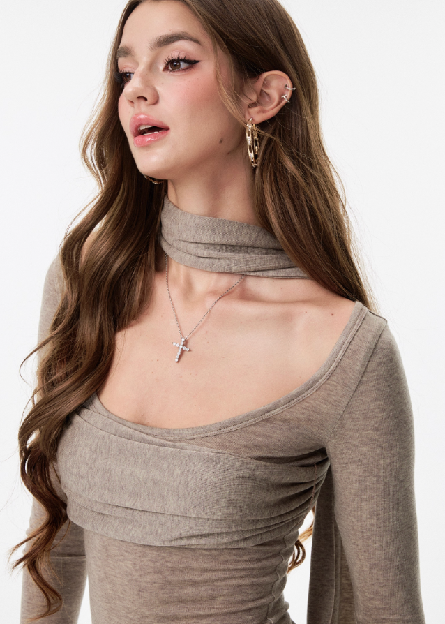 halter scarf top, integrated halterneck tee, 4muggle stylish top, pure desire long sleeve, slim knit T-shirt, trendy city girl outfit, gentle paper man top, chic halter long sleeve, Korean fashion long sleeve, stylish knit tee, modern street chic top, soft slim fit halter top, urban girl fashion, minimal chic long sleeve