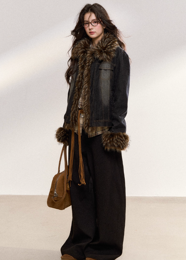 fur collar denim jacket women, patchwork denim coat, vintage fur trim jacket, American retro denim jacket, Korean winter denim jacket, faux fur denim outerwear, fluffy collar denim coat, winter denim jacket women, trendy fur denim jacket, high end vintage jacket women
