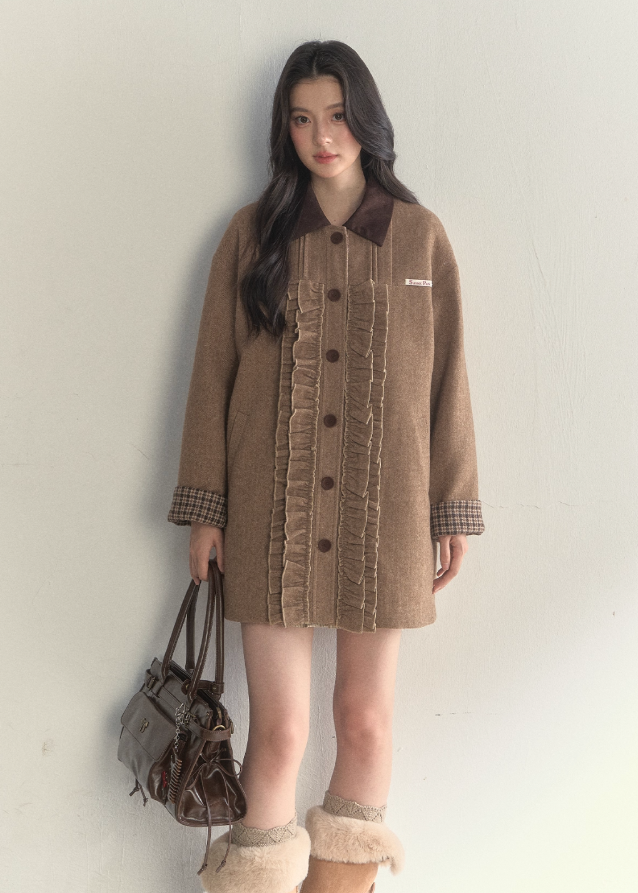 SunsetPark wool coat, vintage college coat, khaki houndstooth coat, lace trim wool jacket, feminine winter outerwear, cozy Korean preppy coat, warm wool dress coat, girly vintage coat, autumn winter cute coat, lace fungus trim coat, soft preppy winter outfit, warm khaki coat women