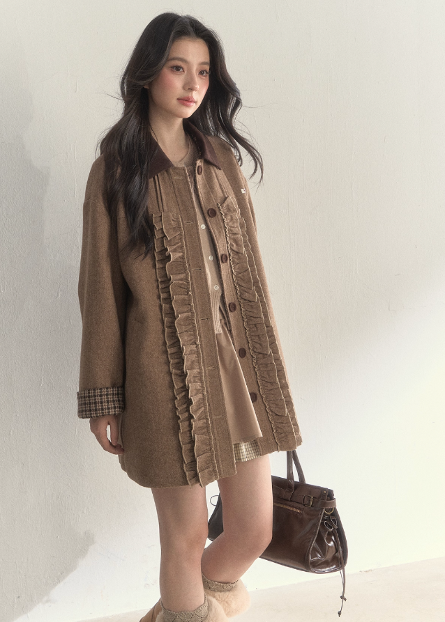 SunsetPark wool coat, vintage college coat, khaki houndstooth coat, lace trim wool jacket, feminine winter outerwear, cozy Korean preppy coat, warm wool dress coat, girly vintage coat, autumn winter cute coat, lace fungus trim coat, soft preppy winter outfit, warm khaki coat women
