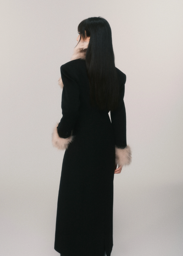 LuluSwings tweed coat, hourglass waist long coat, fur collar tweed jacket, detachable scarf coat, retro elegant wool coat, Korean stylish winter outerwear, luxury city girl coat, sculpted waist tweed coat, brown fur trim long coat, high fashion winter jacket, AW stylish coat women, chic fur cuff coat