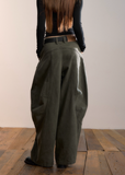 VIA PITTI jeans, heavy primary denim, wide-leg jeans women, Y2K street denim, oversized jeans women, raw indigo pants, vintage straight wide jeans, fall winter wide denim, model-off-duty jeans, Korean Y2K loose pants, VIA PITTI wide leg bottoms