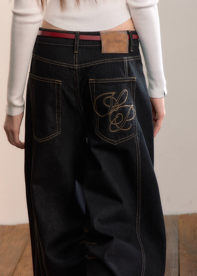 VIA PITTI jeans, heavy primary denim, wide-leg jeans women, Y2K street denim, oversized jeans women, raw indigo pants, vintage straight wide jeans, fall winter wide denim, model-off-duty jeans, Korean Y2K loose pants, VIA PITTI wide leg bottoms