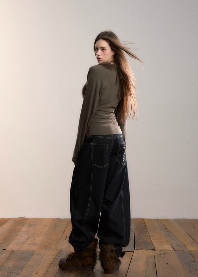 VIA PITTI jeans, heavy primary denim, wide-leg jeans women, Y2K street denim, oversized jeans women, raw indigo pants, vintage straight wide jeans, fall winter wide denim, model-off-duty jeans, Korean Y2K loose pants, VIA PITTI wide leg bottoms