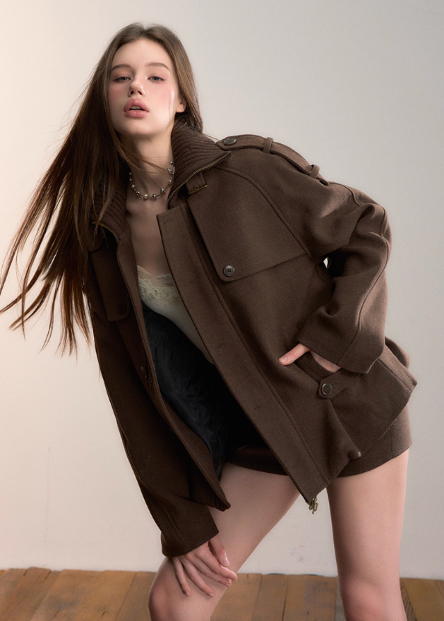 VIA PITTI jacket, heavy industry wool coat, Y2K short jacket, patchwork wool bomber, women’s winter cargo jacket, high collar wool top, streetwear wool coat, oversized wool jacket, autumn winter street style, VIA PITTI outerwear, Korean street wool jacket