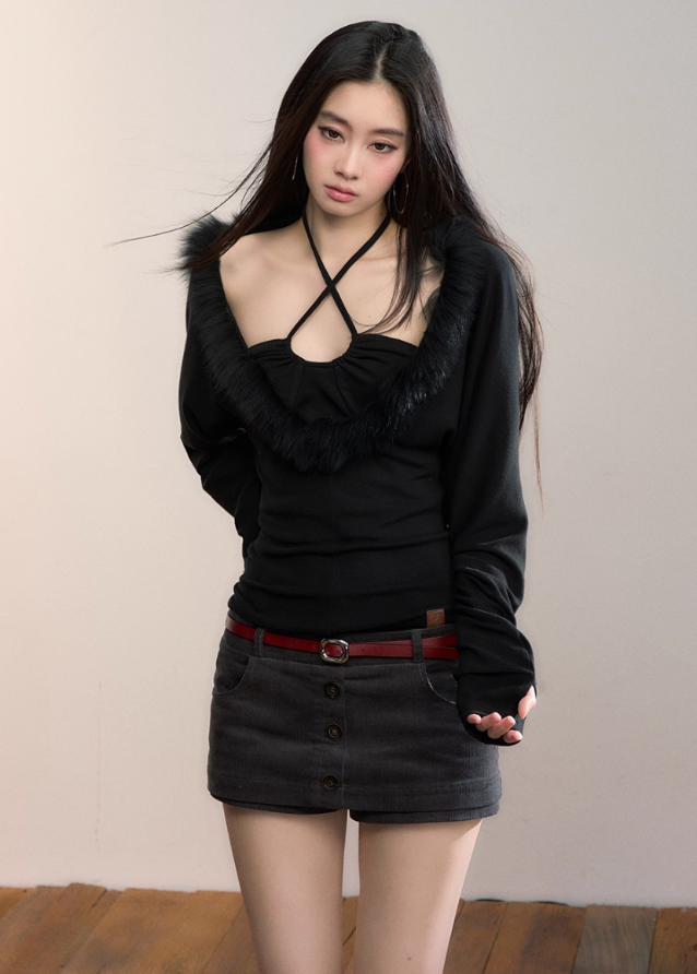 VIA PITTI knit top, faux fox fur halter top, Y2K fur trim top, cross-strap knitwear, winter sexy knit top, fur patchwork sweater, women’s halter long sleeve top, Korean Y2K knitwear, VIA PITTI autumn winter top, slim fit halter knit top, trendy fur trim shirt