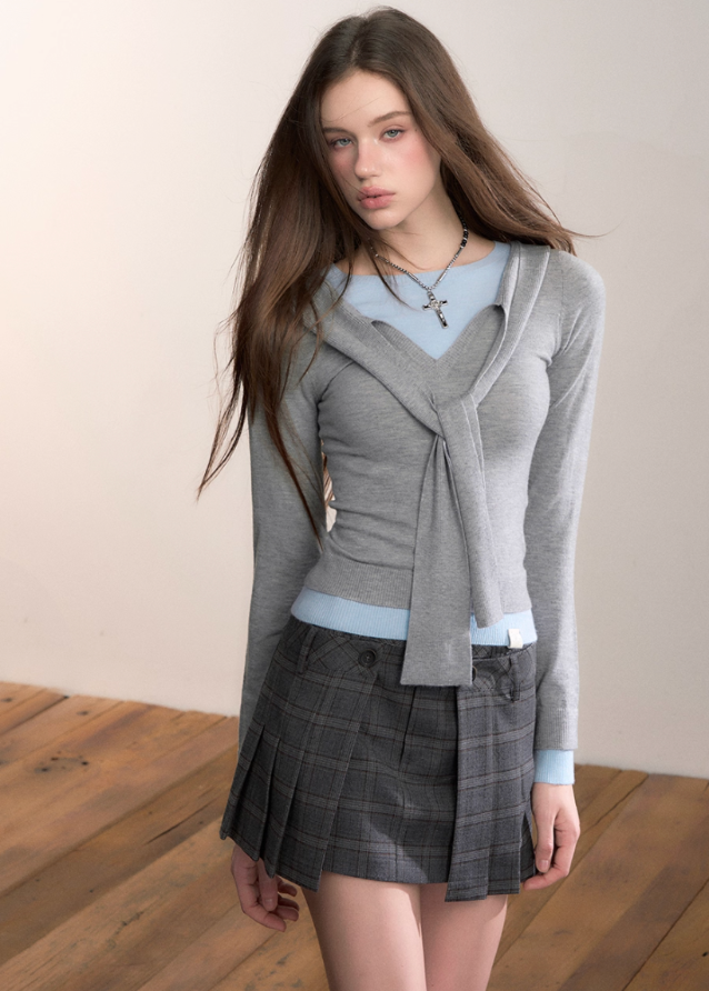 VIA PITTI knit top, fake two knitwear, contrast strap knit top, scarf illusion top, Y2K long sleeve knit shirt, autumn winter slim knit top, Korean street style knitwear, VIA PITTI inner T-shirt, layered look knit top, trendy contrast knitwear for women