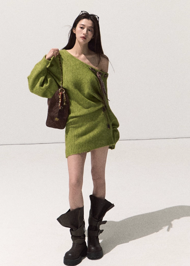 OAKMOO off-shoulder knit dress, wool winter mini dress, sculpted waist sweater dress, soft feminine knitwear, Korean designer dress, winter contour silhouette, long sleeve wool dress, minimal luxury knit, warm off-shoulder dress, winter feminine style