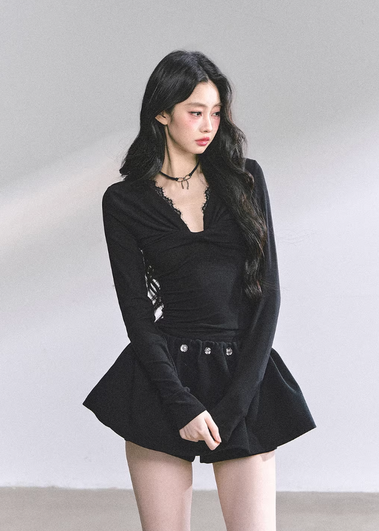 AOMALM lace top, long sleeve V-neck top women, slimming lace T-shirt, Korean feminine top, hot girl long sleeve top, autumn slim fit top, lace detail shirt women, soft stretch long sleeve, elegant V-neck top, Korean aesthetic clothing, fitted women’s top, lightweight fall top, feminine lace blouse, layering long sleeve top