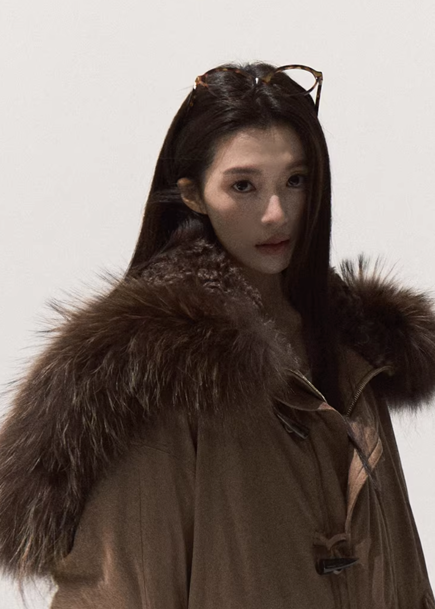 OAKMOO down parka, raccoon fur collar jacket, white duck down parka women, Korean winter parka, luxury fur down coat, detachable fur hood jacket, premium winter outerwear women, Finnish fur down jacket, warm winter parka women, oversized Korean parka, cold weather down jacket, stylish winter coat women, hooded down parka, snow-ready winter jacket, designer Korean outerwear