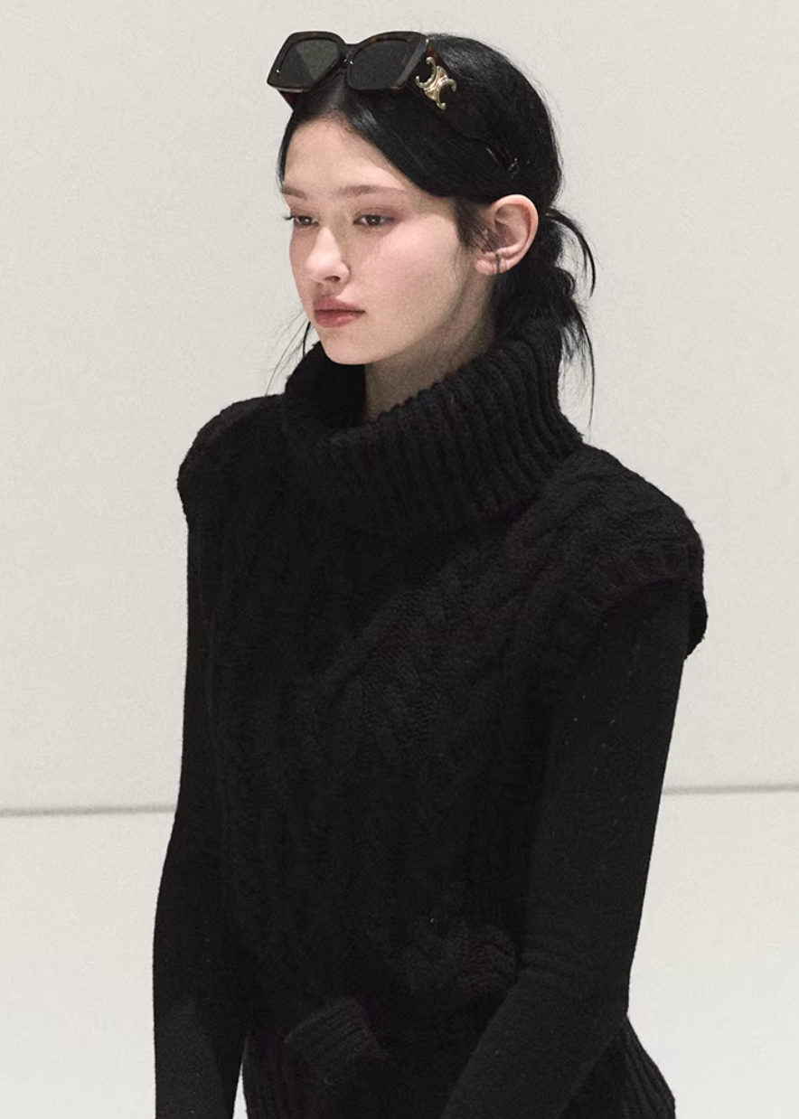 OAKMOO knit vest, cable knit sleeveless sweater, wool knit vest women, Korean layered knitwear, high neck cable sweater, winter knit layering top, minimalist wool vest, Korean fashion winter knit, sleeveless cable sweater women, textured wool knit top, OAKMOO winter knit