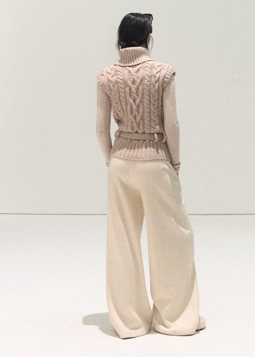 OAKMOO knit vest, cable knit sleeveless sweater, wool knit vest women, Korean layered knitwear, high neck cable sweater, winter knit layering top, minimalist wool vest, Korean fashion winter knit, sleeveless cable sweater women, textured wool knit top, OAKMOO winter knit