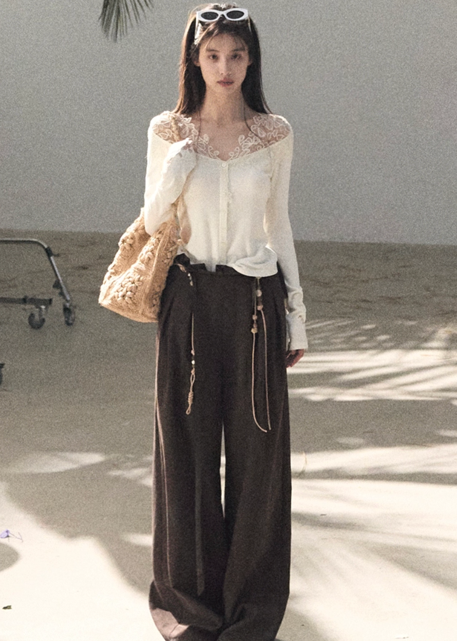 OAKMOO cardigan, lace knit cardigan women, V-neck slim knit top, Korean waist-fit cardigan, feminine lace top winter, elegant knit cardigan women, OAKMOO knitwear, pinch waist knit top, soft Korean style cardigan, slim fit lace cardigan, autumn winter knit top