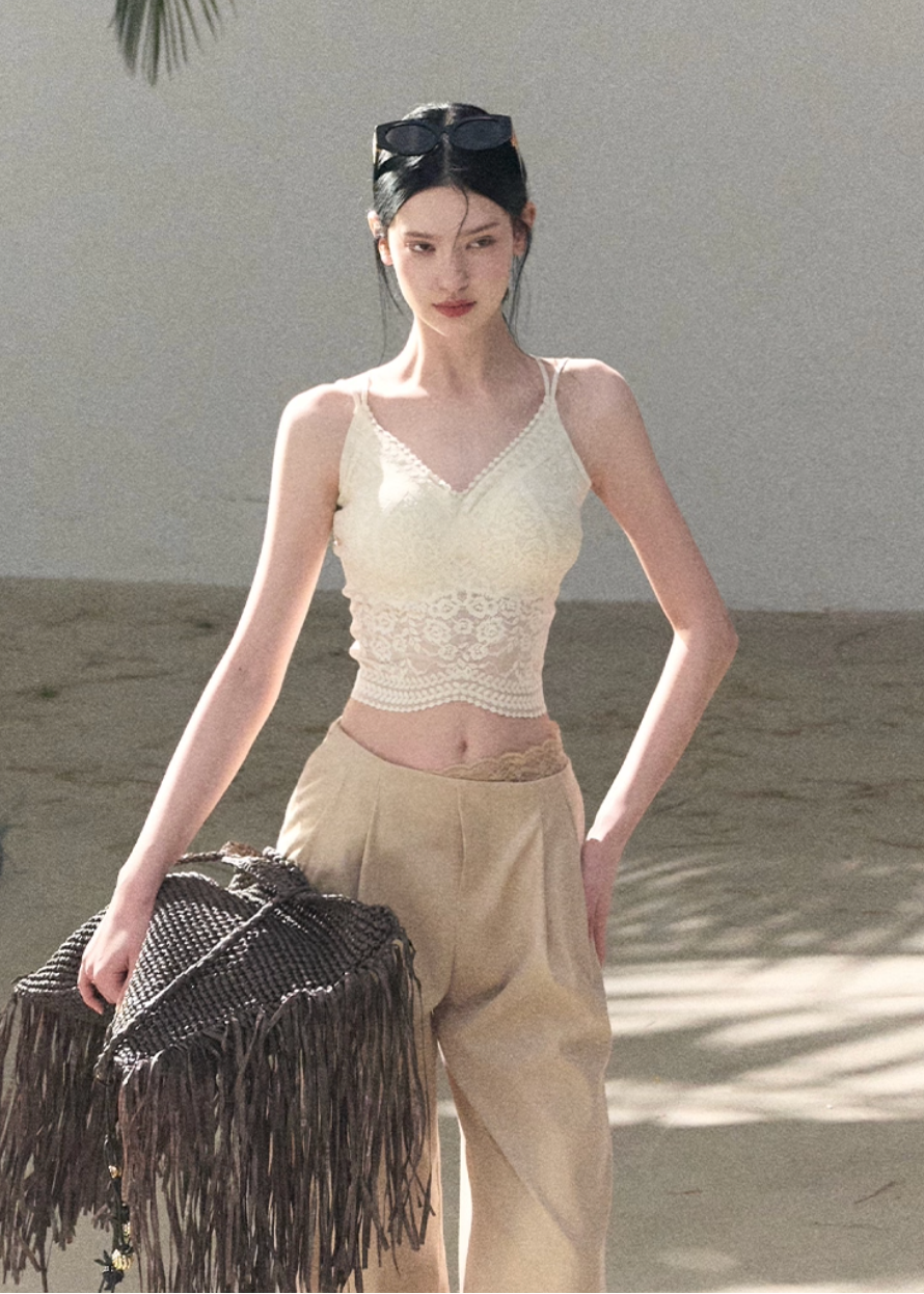 OAKMOO camisole, lace bra top women, Korean lace camisole, vine lace top, stretch lace camisole, beautiful back top women, feminine Korean fashion, slim fit camisole, elegant lace inner top, breathable lace bra top, OAKMOO spring summer top, minimalist lace camisole, layering camisole women